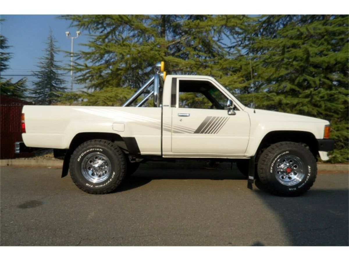 1987 White Toyota Pickup Standard Cab Pickup