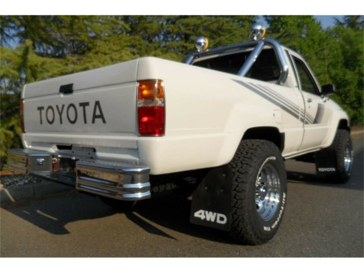 1987 White Toyota Pickup Standard Cab Pickup