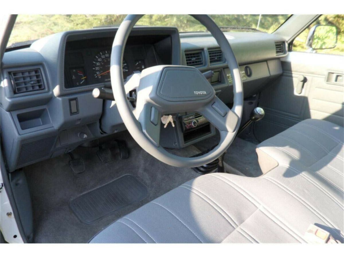 1987 White Toyota Pickup Standard Cab Pickup