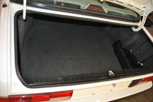 1989 White (Alpineweiss) BMW 3-Series Sedan