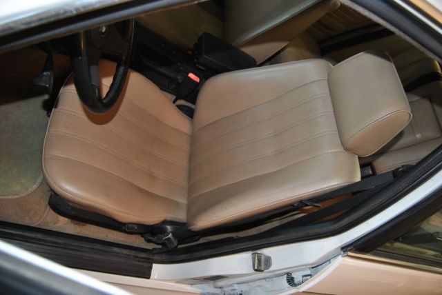 1989 White (Alpineweiss) BMW 3-Series Sedan