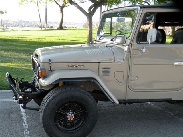 1984 DUNE BEIGE Toyota Land Cruiser 2 DOOR SUV