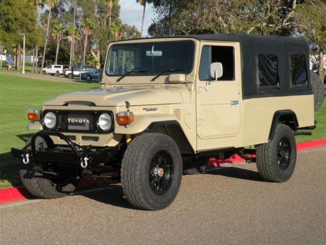 1984 DUNE BEIGE Toyota Land Cruiser 2 DOOR SUV