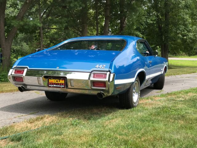 1971 Blue Oldsmobile 442 Coupe