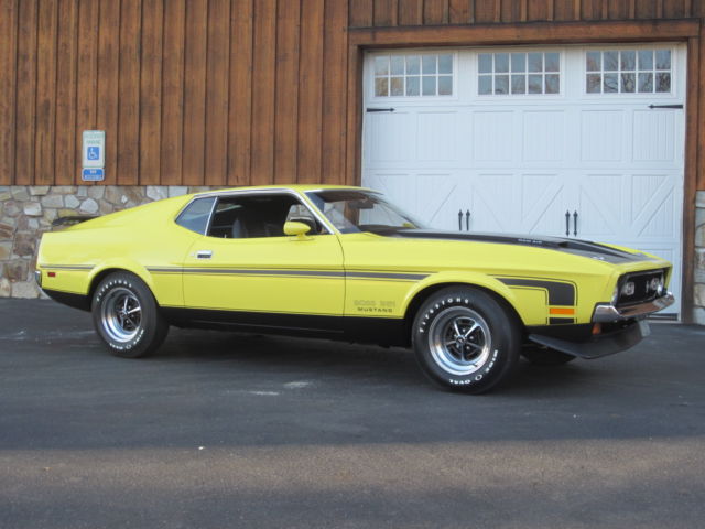 1971 Yellow Ford Mustang Fastback
