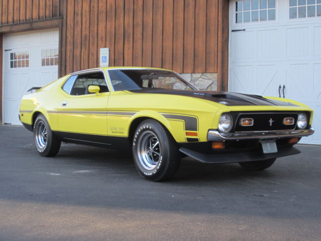1971 Yellow Ford Mustang Fastback