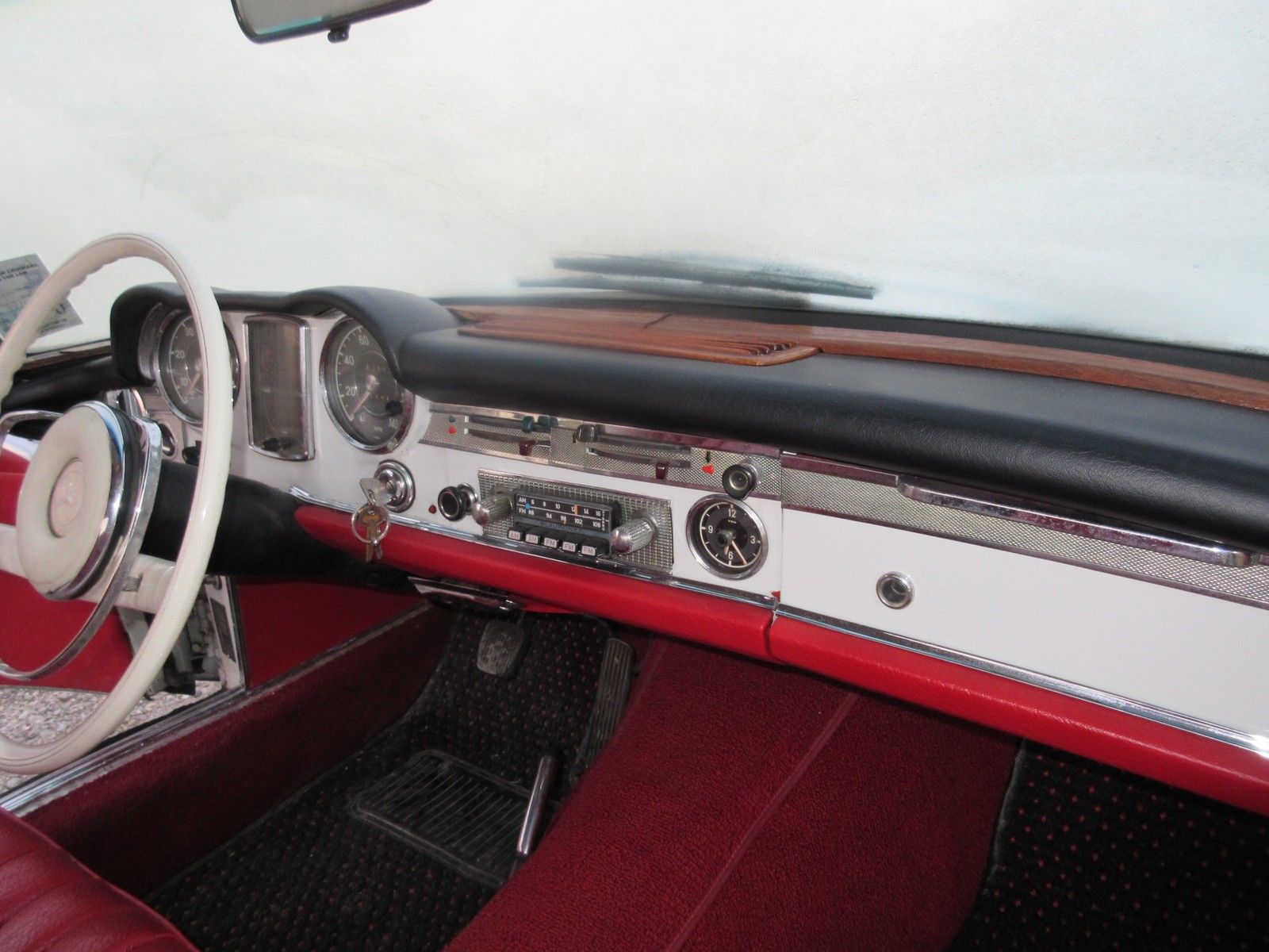 1963 White Mercedes-Benz SL-Class 2 door convertiple with hardtop and softtop
