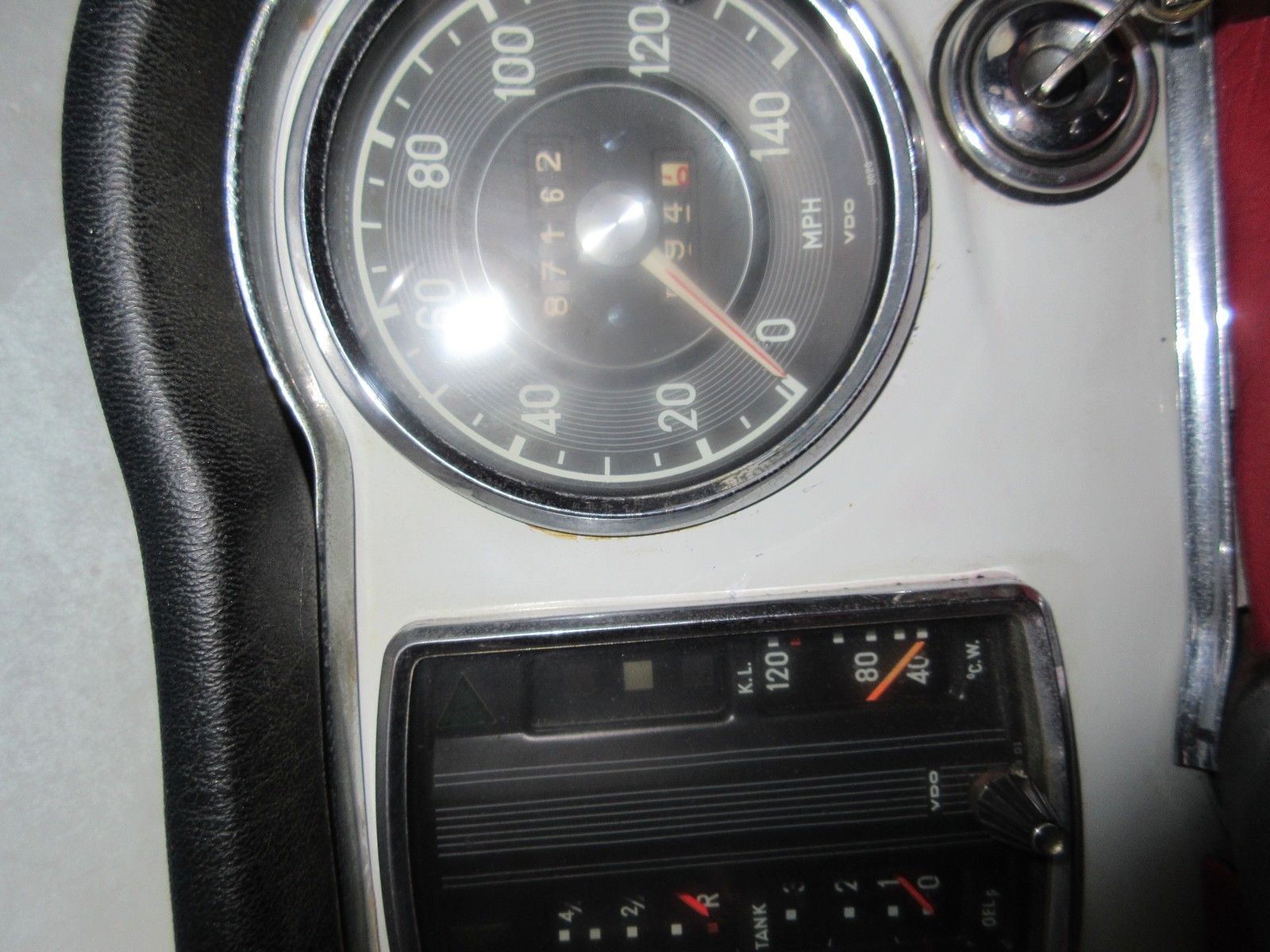 1963 White Mercedes-Benz SL-Class 2 door convertiple with hardtop and softtop