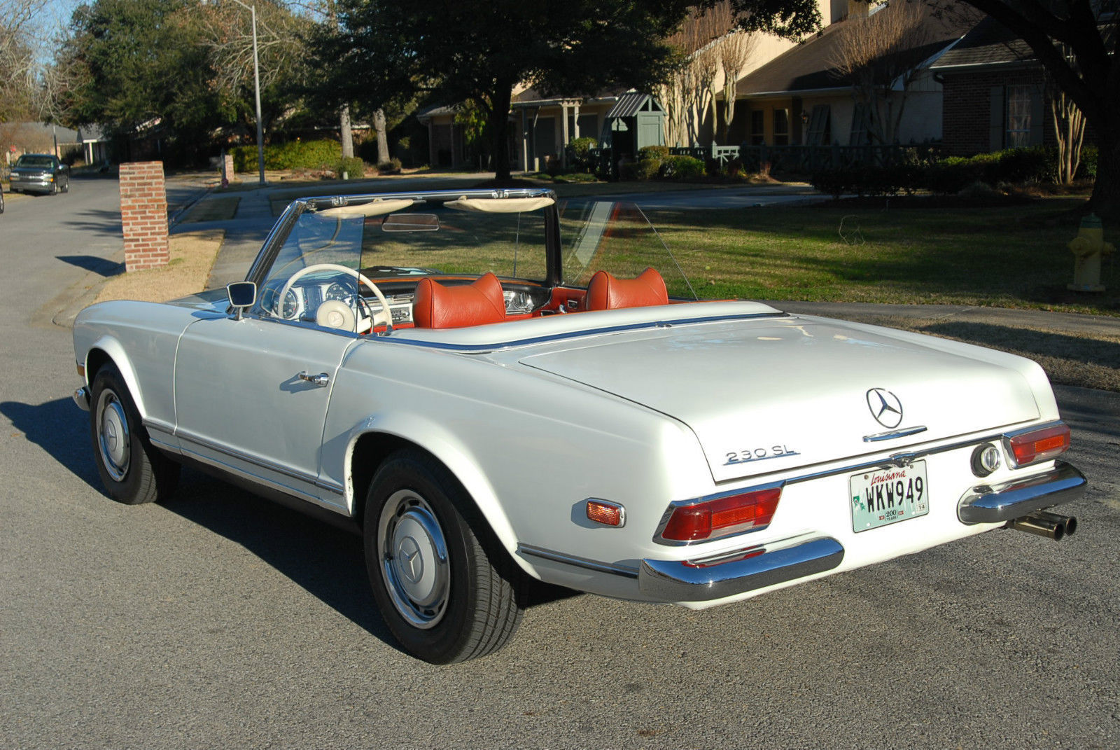 1963 White Mercedes-Benz SL-Class 2 door convertiple with hardtop and softtop
