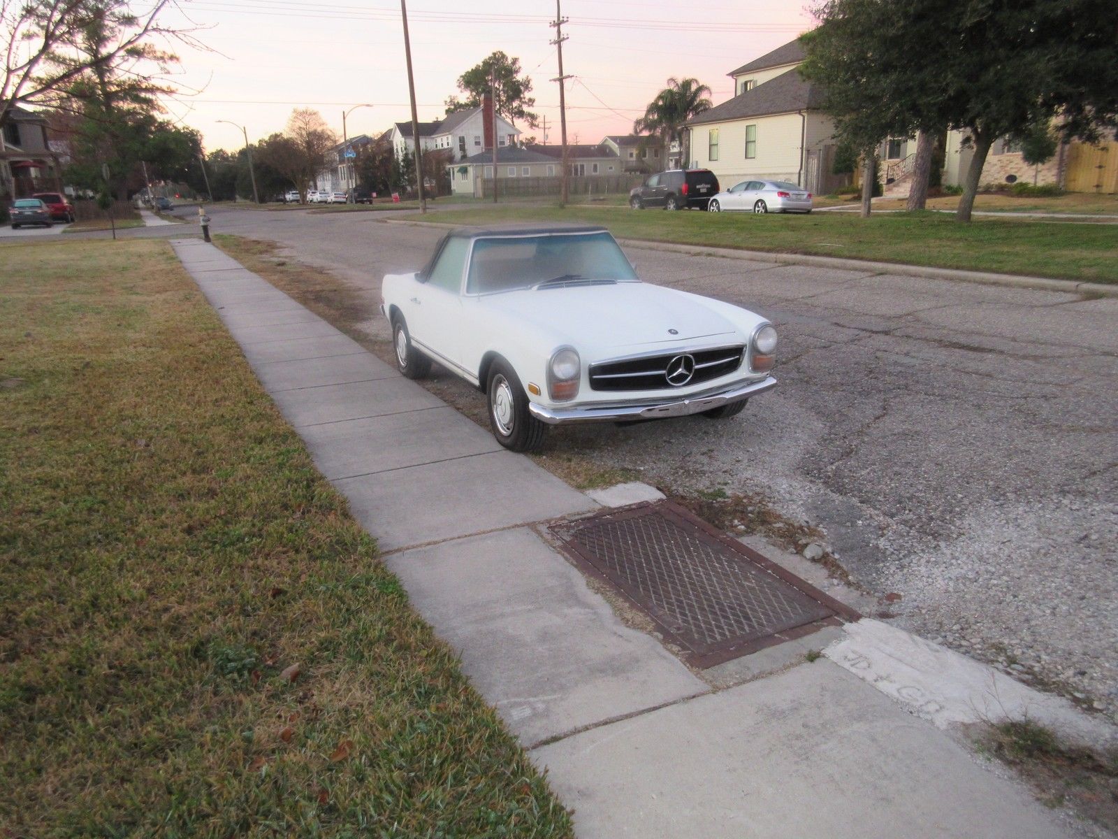 1963 White Mercedes-Benz SL-Class 2 door convertiple with hardtop and softtop