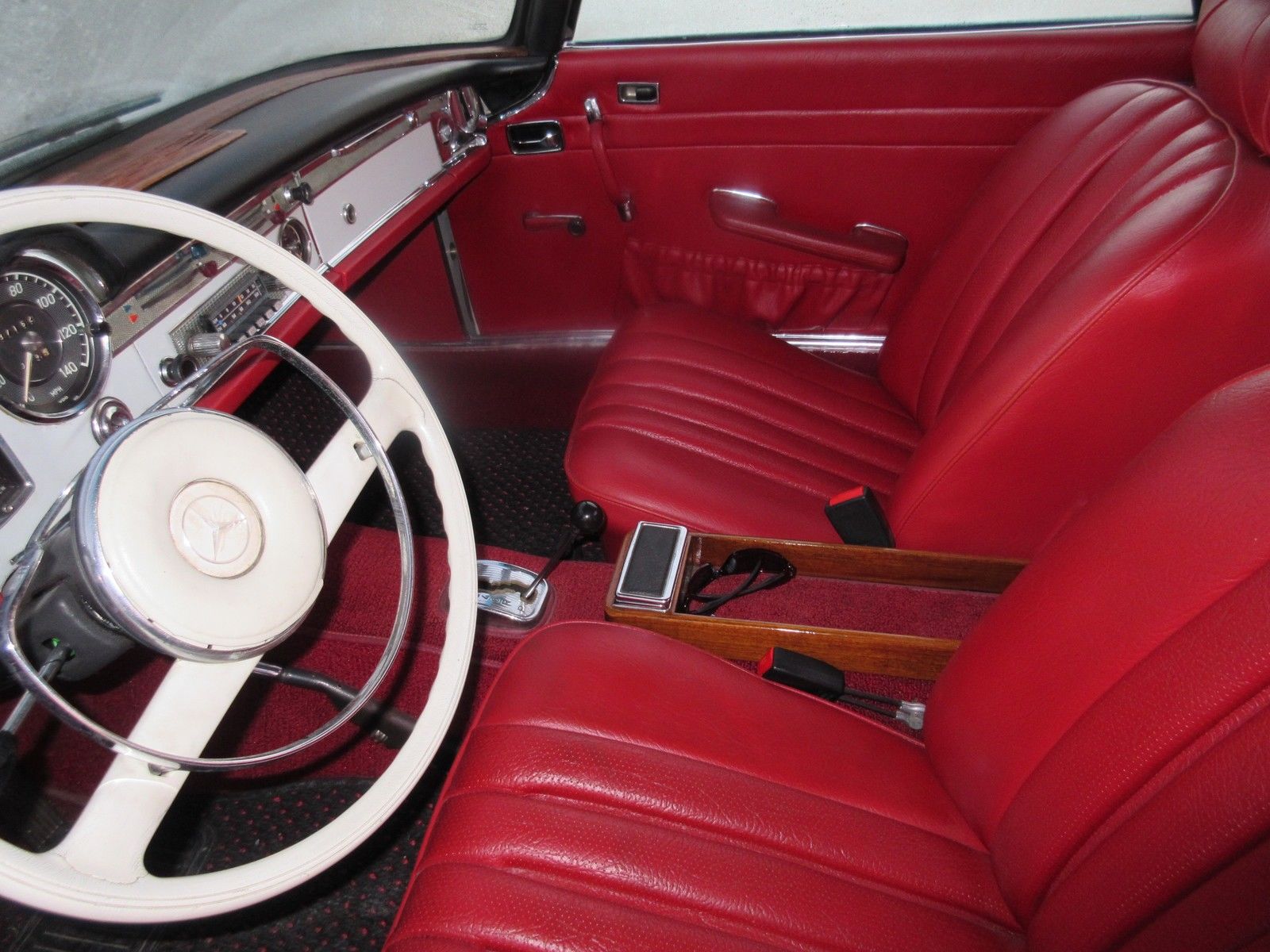 1963 White Mercedes-Benz SL-Class 2 door convertiple with hardtop and softtop