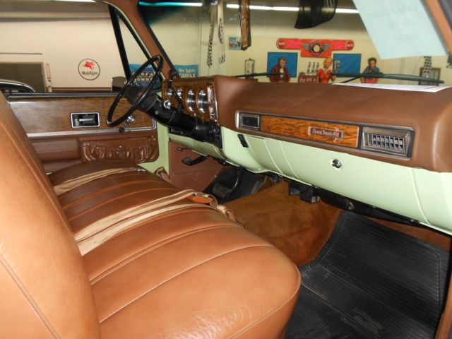 1975 Green/White GMC Sierra 1500 Standard Cab Pickup