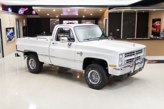 1987 White Chevrolet Silverado 1500 Pickup (Truck)