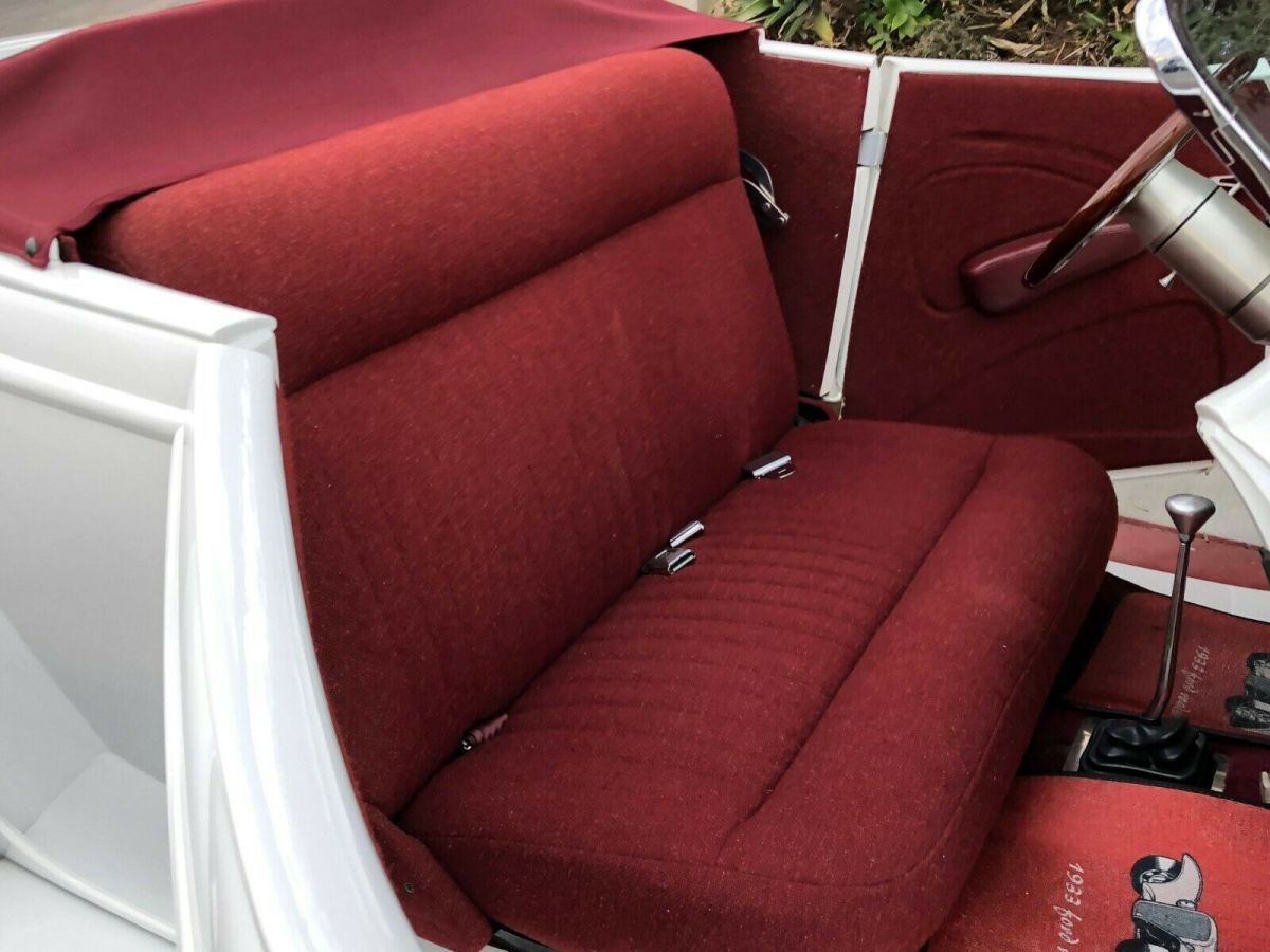 1933 White Ford Roadster Coupe