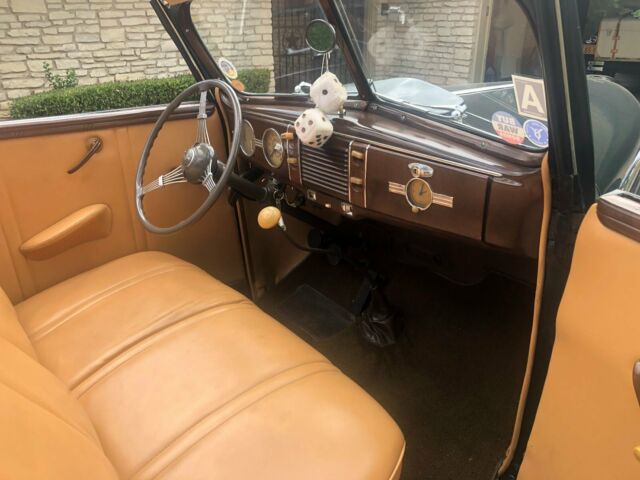 1939 Green Ford Deluxe Convertible