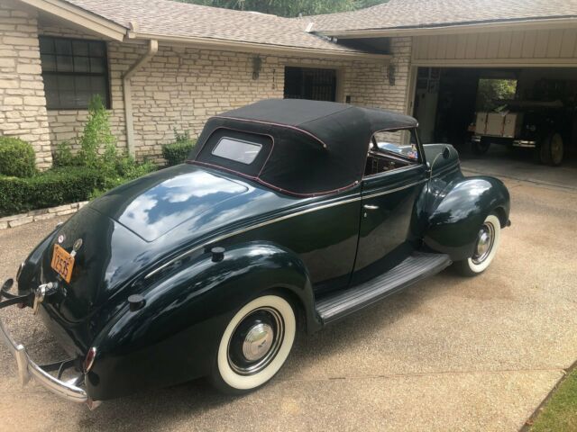 1939 Green Ford Deluxe Convertible