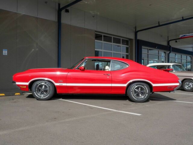 1970 Red Oldsmobile Cutlass --