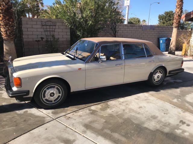 1994 Lemon-Hue Rolls-Royce Silver Spirit/Spur/Dawn Sedan