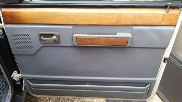 1987 White Land Rover Range Rover SUV