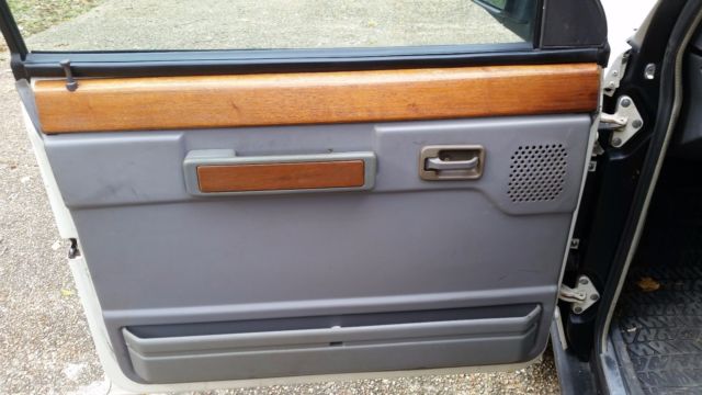 1987 White Land Rover Range Rover SUV