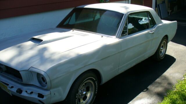 1966 Ford Mustang coupe