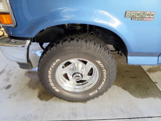 1992 Blue Ford Bronco SUV
