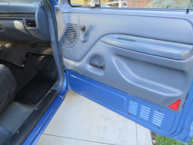 1992 Blue Ford Bronco SUV