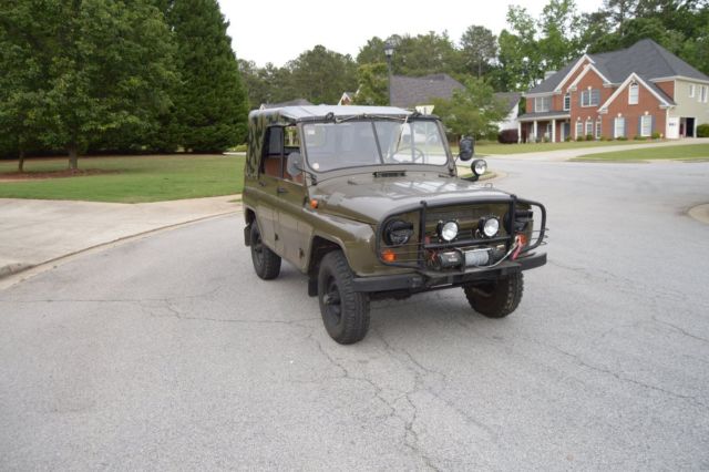 1980 Green Land Rover Soviet UAZ-469 made in 1989 Convertible
