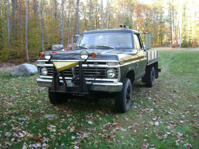 1974 Black Ford F-250 flatbed