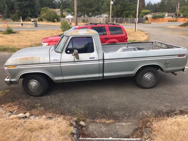 1978 Custom faded Ford F-150 Standard Cab Pickup