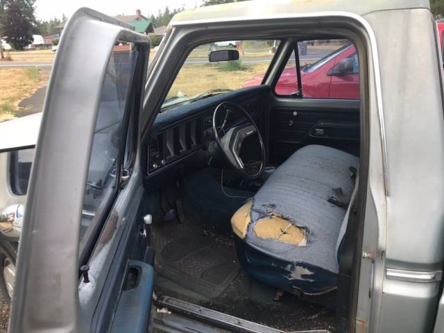 1978 Custom faded Ford F-150 Standard Cab Pickup