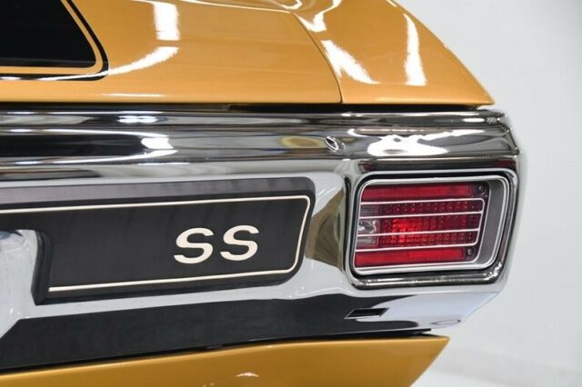 1970 Gold Chevrolet Chevelle Hardtop