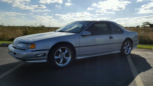 19920000 silver Ford Thunderbird