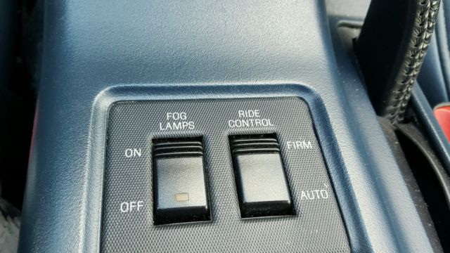 19920000 silver Ford Thunderbird