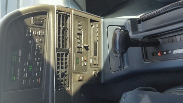 19920000 silver Ford Thunderbird