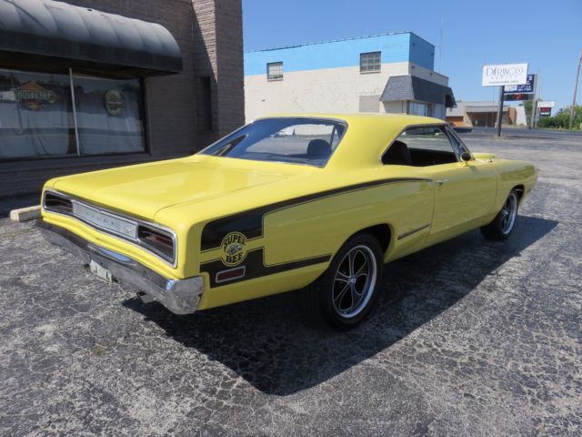 1970 Yellow Dodge Coronet Coupe