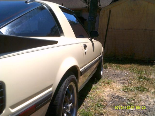 1985 beige Mazda RX-7 Coupe