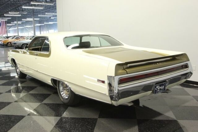 1970 White Chrysler 300-H Coupe