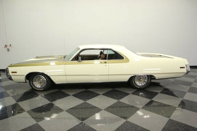 1970 White Chrysler 300-H Coupe