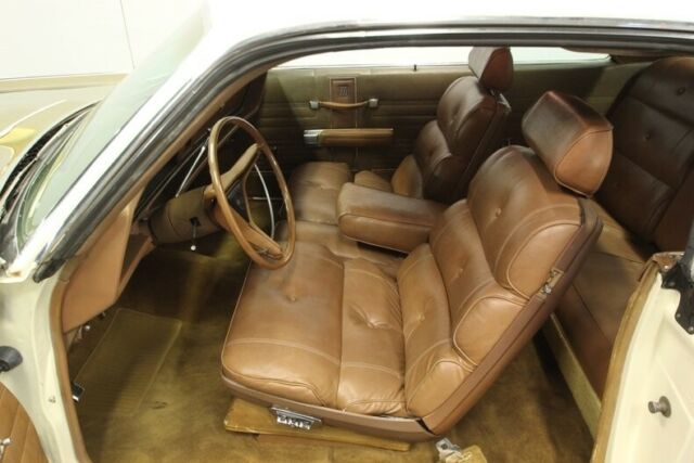 1970 White Chrysler 300-H Coupe