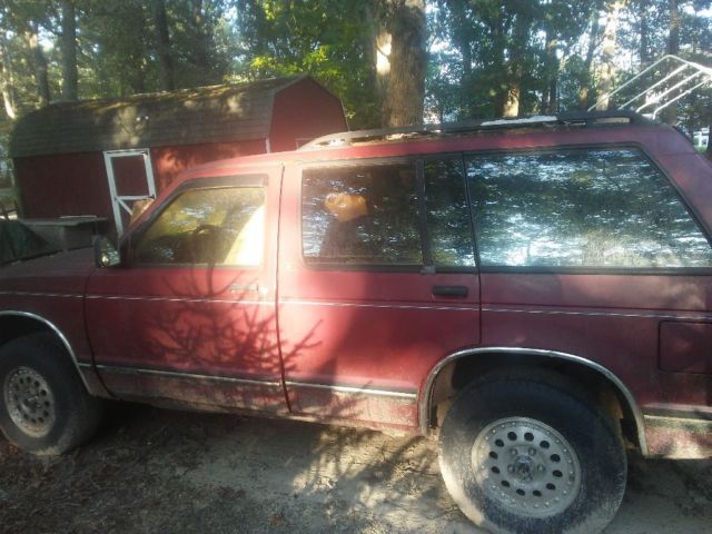 1994 Red Chevrolet S-10