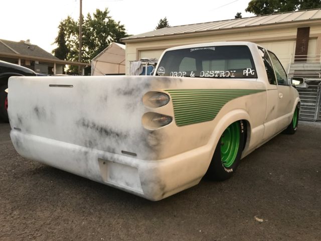 1994 White Chevrolet S-10 Extended Cab Pickup