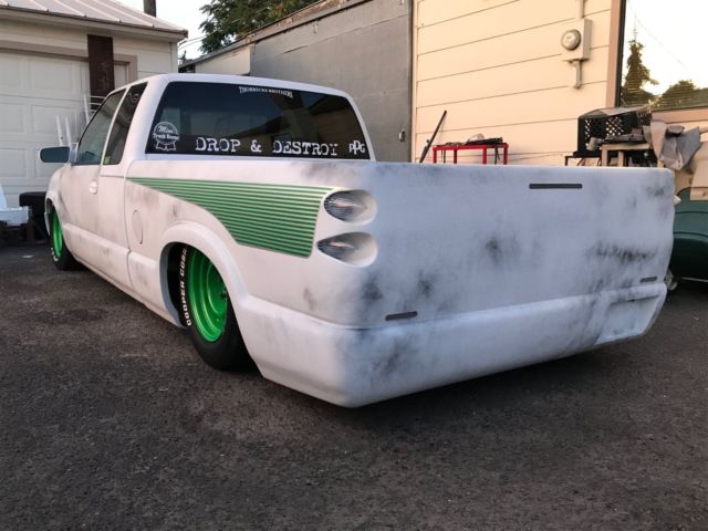 1994 White Chevrolet S-10 Extended Cab Pickup