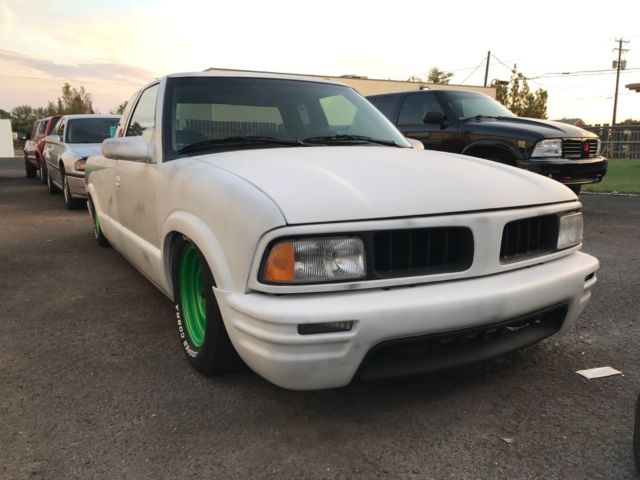 1994 White Chevrolet S-10 Extended Cab Pickup