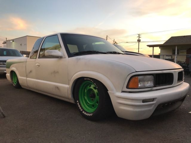 1994 White Chevrolet S-10 Extended Cab Pickup