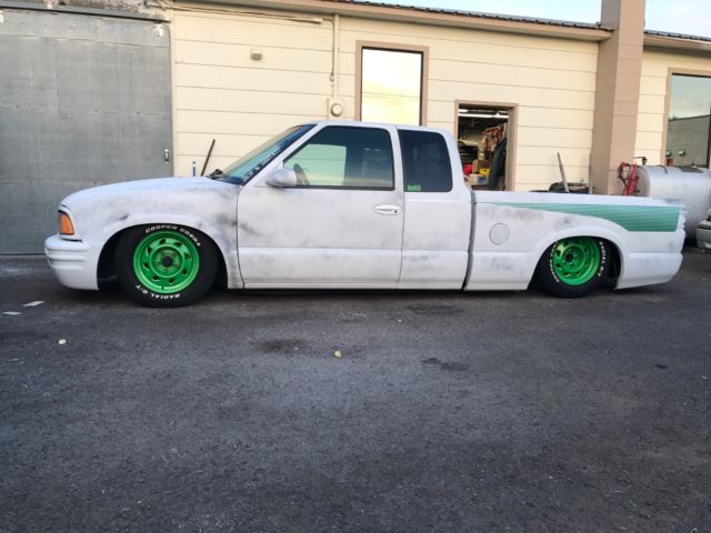 1994 White Chevrolet S-10 Extended Cab Pickup