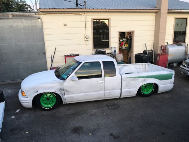 1994 White Chevrolet S-10 Extended Cab Pickup