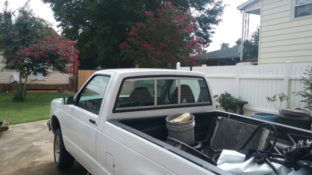 1984 White Chevrolet S-10 Cab & Chassis