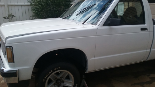 1984 White Chevrolet S-10 Cab & Chassis