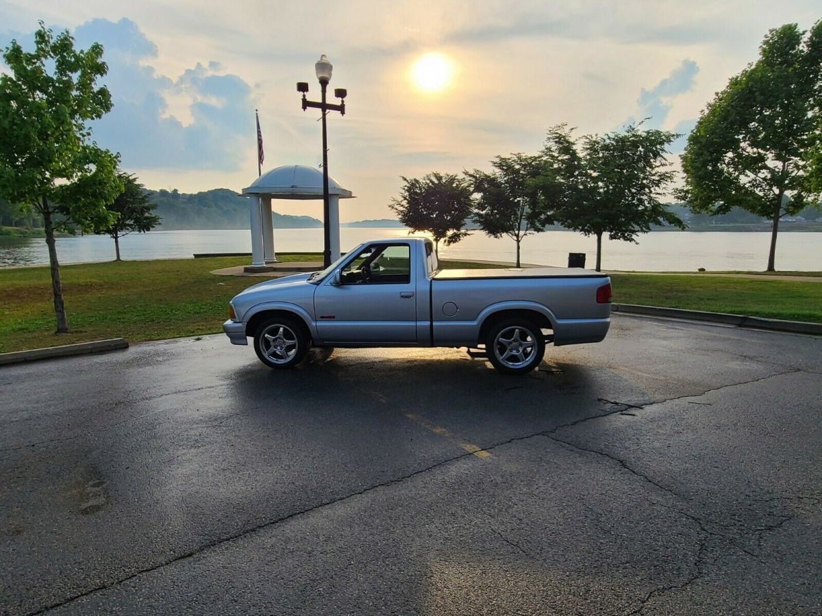 1994 Chevrolet S-10 Standard Cab Pickup
